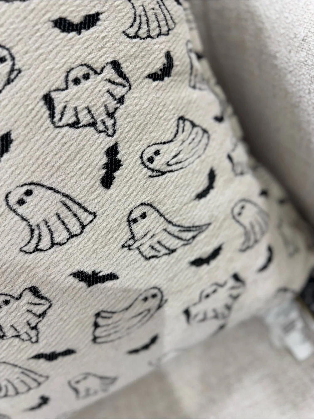 Magaschoni ghost One-Piece pillow - White and Black